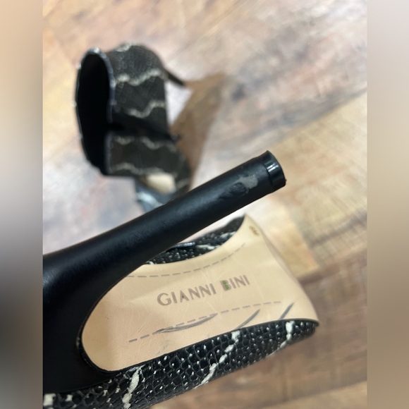 Gianni Bini Sammie booties - Picture 4 of 7